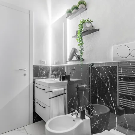 Apartment 3 Min Da Metro - Relax E Collegamenti Per Olimpiadi 2026 - Marblenoir *